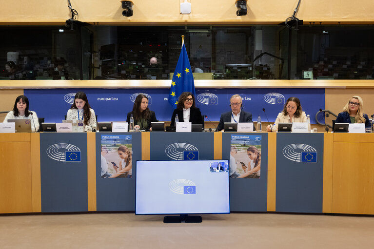 Photo 29: FEMM - Public hearing ' Social Media and the consequences on young girls mental health '