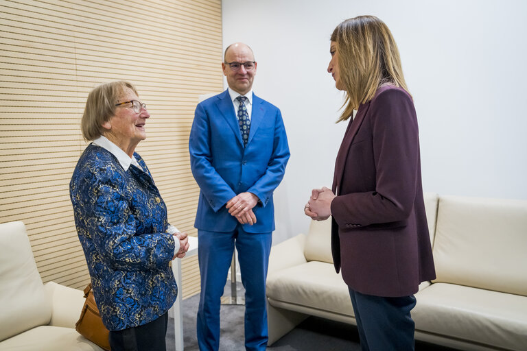 Foto 3: International Holocaust Remembrance Day - Meeting between Roberta METSOLA, EP President, and Corrie Hermann, daughter of Hungarian-born cellist Pál Hermann