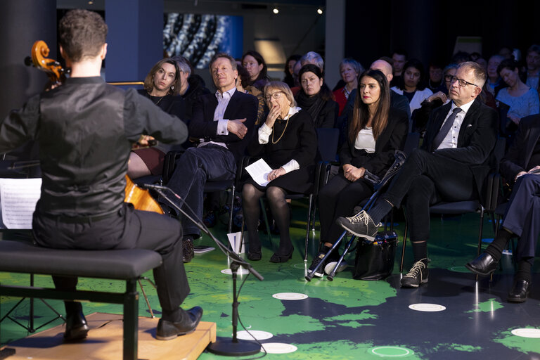 Foto 5: International Holocaust Remembrance Day - Cello concert by Sam Lucas playing the works of Pál Hermann (1902-1944)