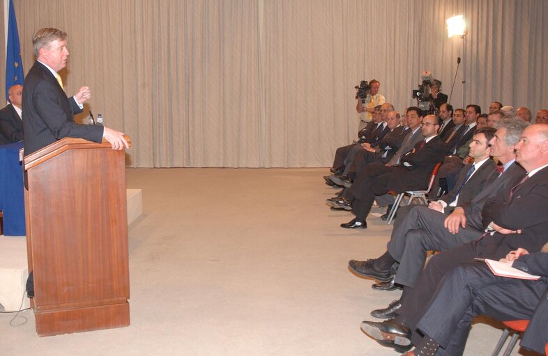 Pat COX, EP President during his official visit in Malta university, May 21, 2002.