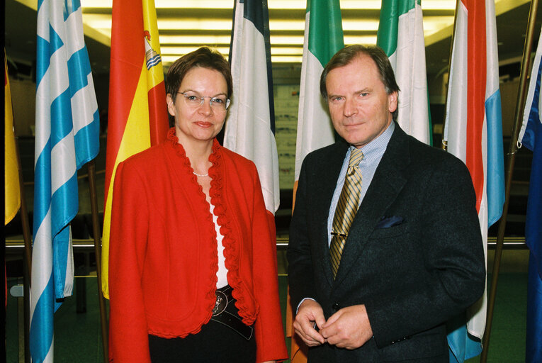 Foto 3: Portrait of a MEP with her guest