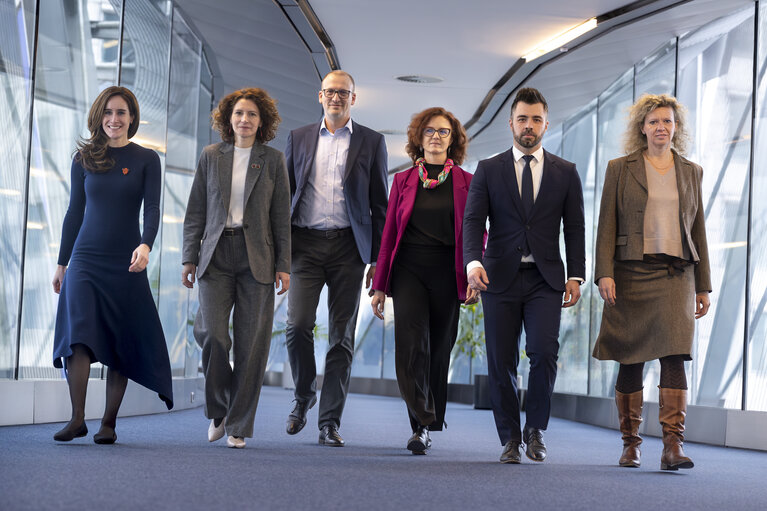 Group photo of a delegation of 7 MEPs from Hungary