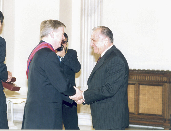 Pat COX, EP President meets Ion Iliescu during his official visit in Bucarest, Romania, October 16, 2003