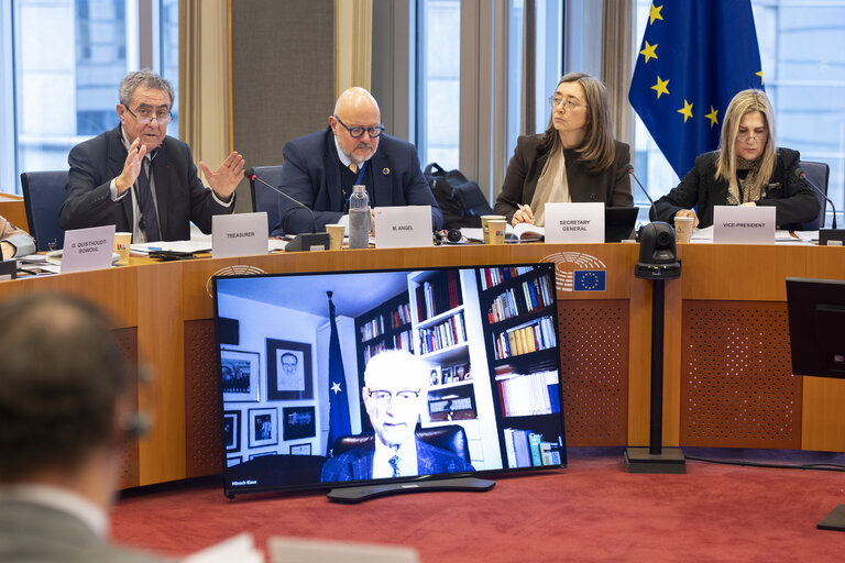 Fotografija 11: Former Members Association Management Committee meeting