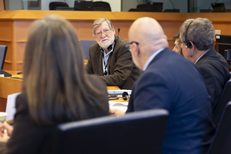 Fotografija 22: Former Members Association Management Committee meeting