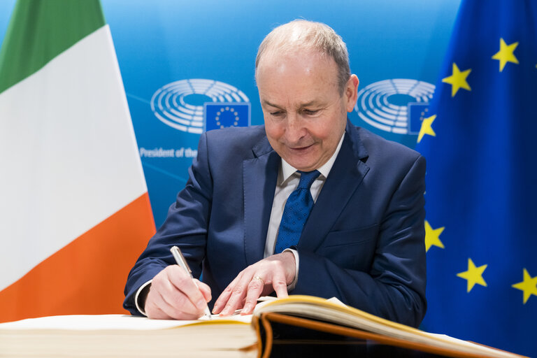 Foto 1: Roberta METSOLA, EP President meets with Micheal MARTIN, Irish Taoiseach