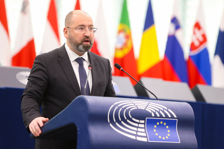 Fotografie 7: EP Plenary session - Continuing the unwavering EU support for Ukraine, after three years of Russia’s war of aggression