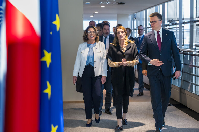 Nuotrauka 6: Roberta METSOLA, EP President meets with Szymon HOŁOWNIA Marshal of the Sejm of the Republic of Poland Małgorzata KIDAWA-BŁOŃSKA, Marshal of the Senate of the Republic of Poland