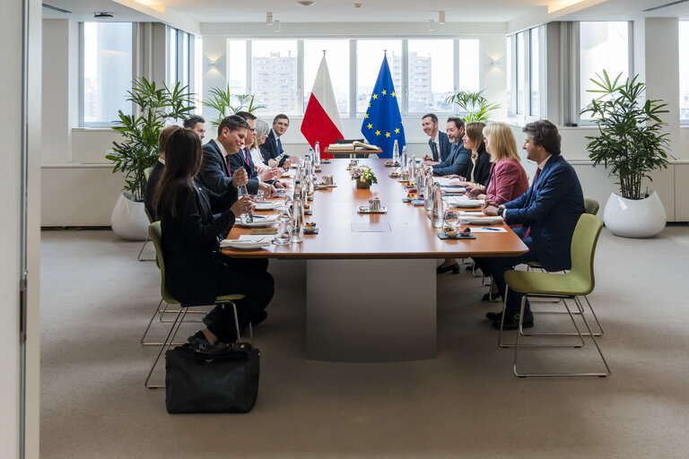 Nuotrauka 1: Roberta METSOLA, EP President meets with Szymon HOŁOWNIA Marshal of the Sejm of the Republic of Poland Małgorzata KIDAWA-BŁOŃSKA, Marshal of the Senate of the Republic of Poland