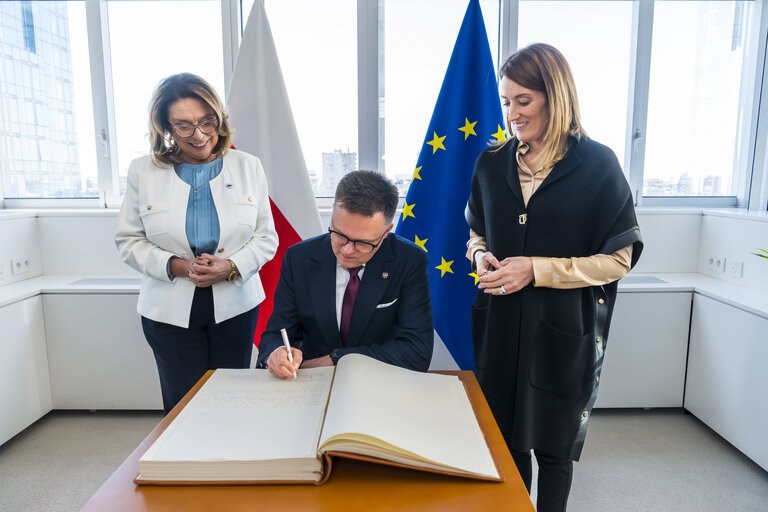 Nuotrauka 4: Roberta METSOLA, EP President meets with Szymon HOŁOWNIA Marshal of the Sejm of the Republic of Poland Małgorzata KIDAWA-BŁOŃSKA, Marshal of the Senate of the Republic of Poland