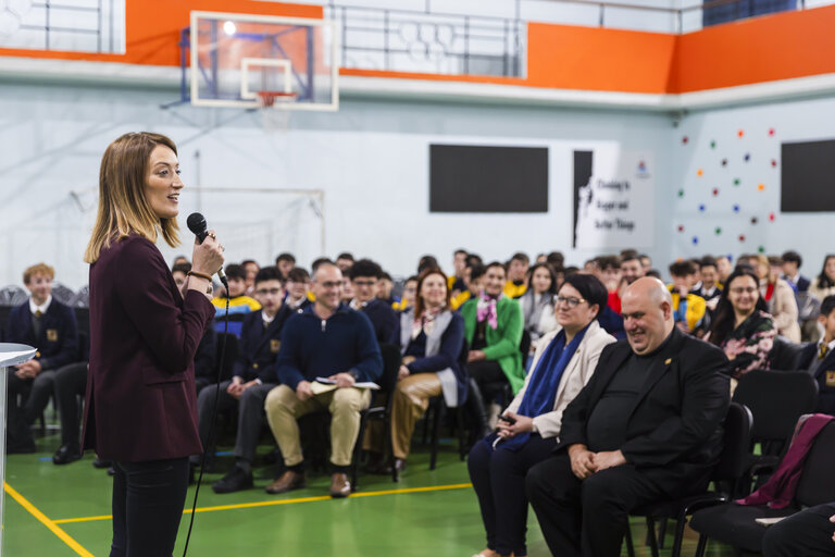 Valokuva 1: Visit by Roberta METSOLA, EP President to Malta - Visit to St. Augustine College