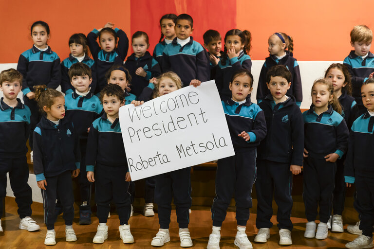 Fotografija 6: Visit by Roberta METSOLA, EP President to Malta - Visit to San Anton School