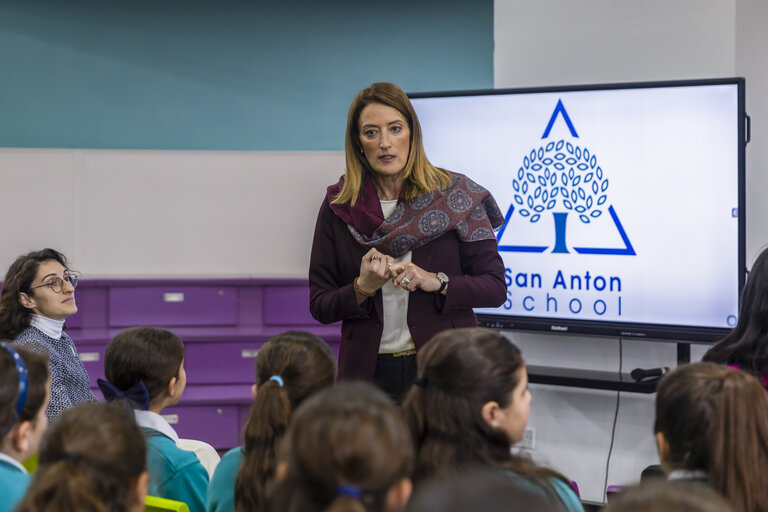 Photo 2 : Visit by Roberta METSOLA, EP President to Malta - Visit to San Anton School