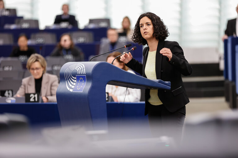 Снимка 18: EP Plenary session - Cutting red tape and simplifying business in the EU: the first Omnibus proposals