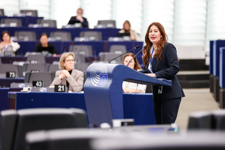 Fotografie 2: EP Plenary session - Cutting red tape and simplifying business in the EU: the first Omnibus proposals