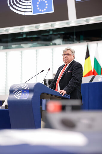 Photo 49: EP Plenary session - Cutting red tape and simplifying business in the EU: the first Omnibus proposals