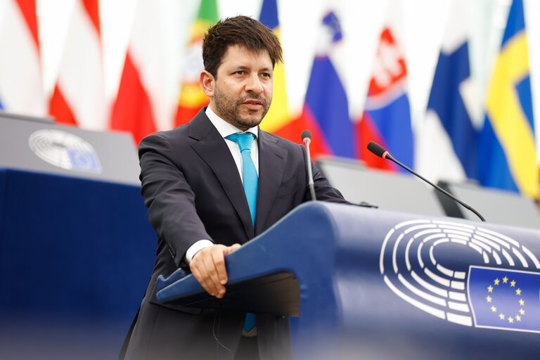 Снимка 42: EP Plenary session - Cutting red tape and simplifying business in the EU: the first Omnibus proposals