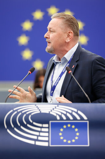 Снимка 28: EP Plenary session - Cutting red tape and simplifying business in the EU: the first Omnibus proposals