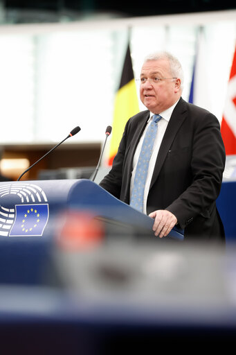 Fotografija 25: EP Plenary session - Cutting red tape and simplifying business in the EU: the first Omnibus proposals