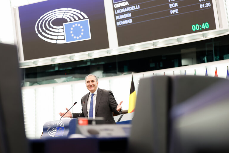 Fotogrāfija 24: EP Plenary session - Cutting red tape and simplifying business in the EU: the first Omnibus proposals