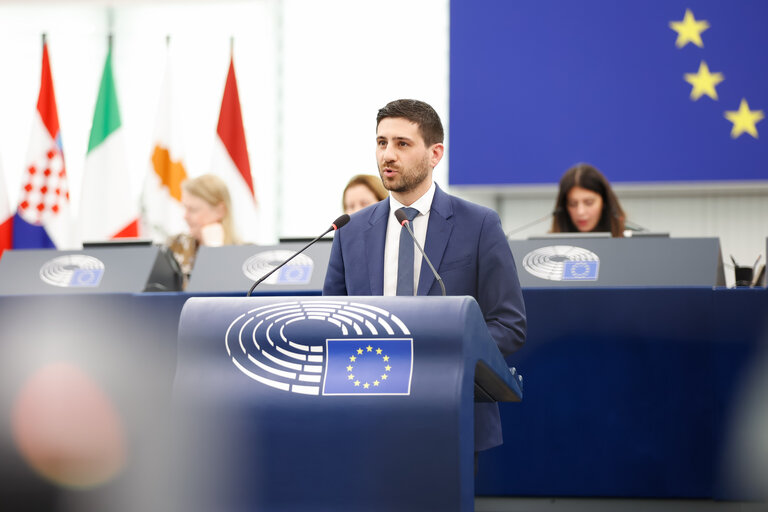 Foto 21: EP Plenary session - Cutting red tape and simplifying business in the EU: the first Omnibus proposals