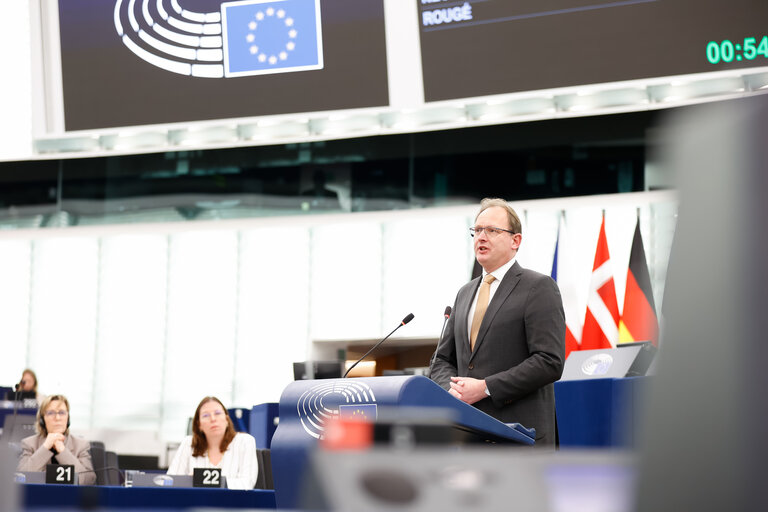 Photo 20: EP Plenary session - Cutting red tape and simplifying business in the EU: the first Omnibus proposals