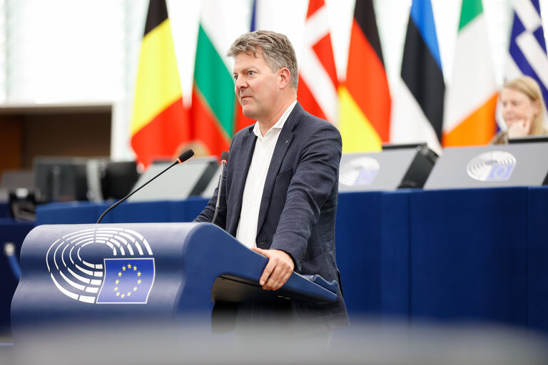 Fotografija 19: EP Plenary session - Cutting red tape and simplifying business in the EU: the first Omnibus proposals