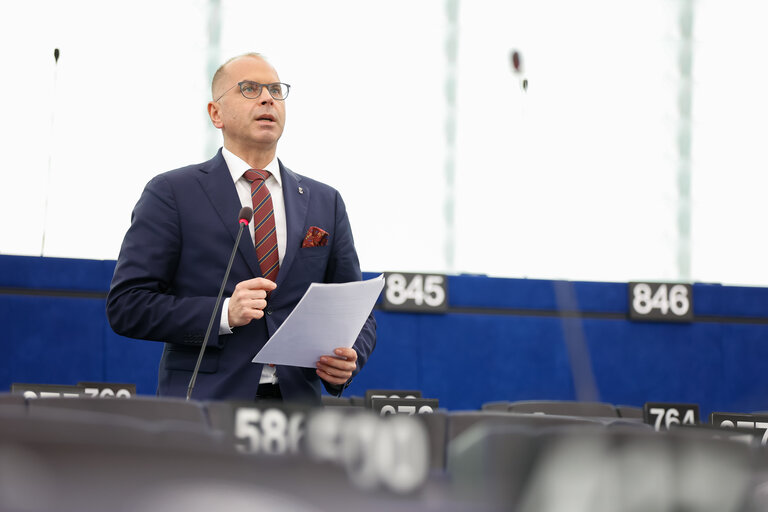 Fotografija 2: EP Plenary session - Cutting red tape and simplifying business in the EU: the first Omnibus proposals