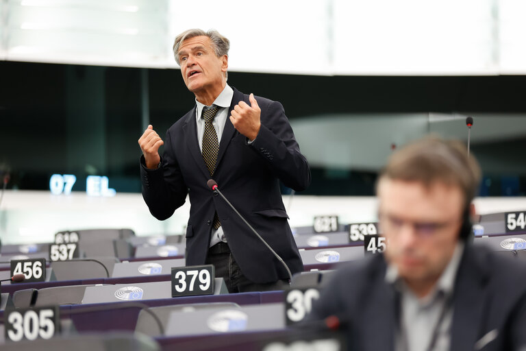 Fotografie 4: EP Plenary session - Cutting red tape and simplifying business in the EU: the first Omnibus proposals