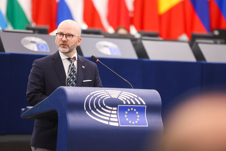 EP Plenary session - defence - European Council meetings and European Security