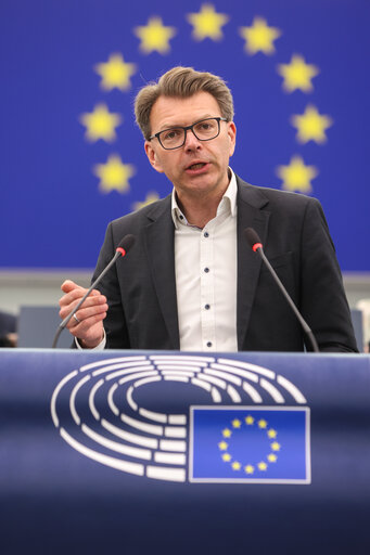 Photo 39 : EP Plenary session - defence - European Council meetings and European Security