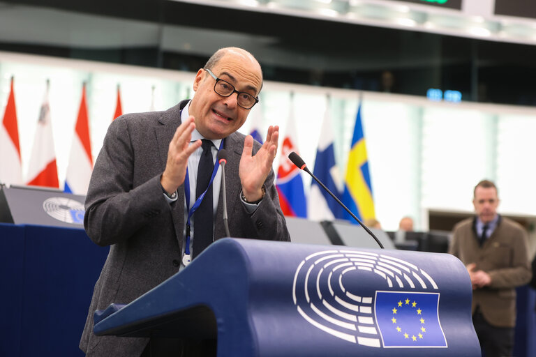 Photo 37 : EP Plenary session - defence - European Council meetings and European Security