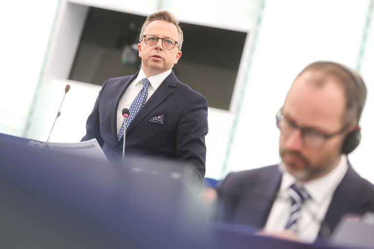 Photo 16 : EP Plenary session - defence - European Council meetings and European Security