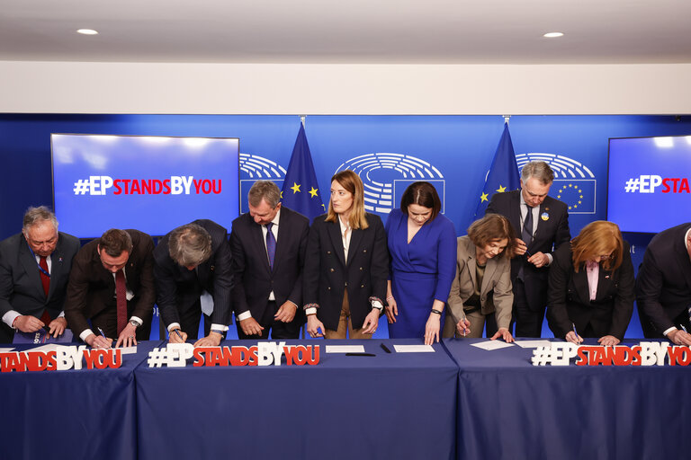 Billede 6: Signature Ceremony #EPstandsBYyou - Friends of Democratic Belarus