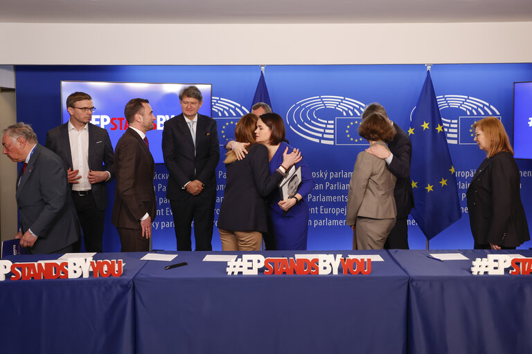 Fotografia 2: Signature Ceremony #EPstandsBYyou - Friends of Democratic Belarus