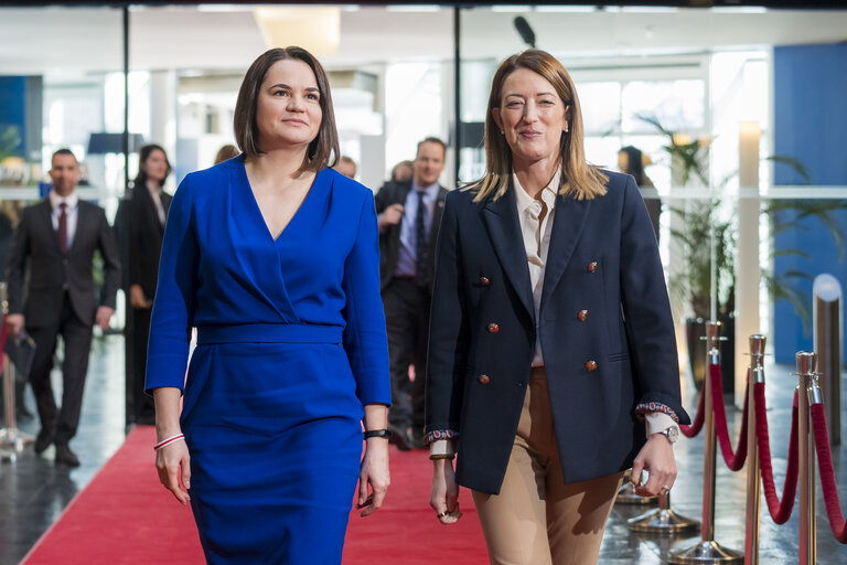 Fotografia 2: Roberta METSOLA, EP President meets with the guests of  the International Women's Day