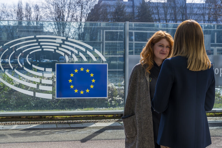 Fotografija 6: Roberta METSOLA, EP President meets with the guests of  the International Women's Day