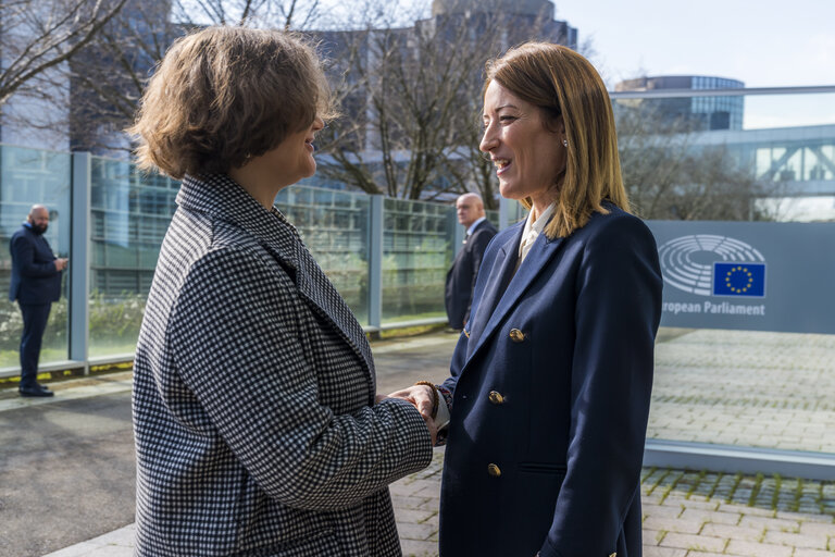 Fotografia 4: Roberta METSOLA, EP President meets with the guests of  the International Women's Day