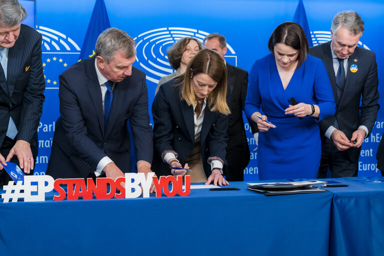 Fotografija 7: Signature Ceremony #EPstandsBYyou - Friends of Democratic Belarus