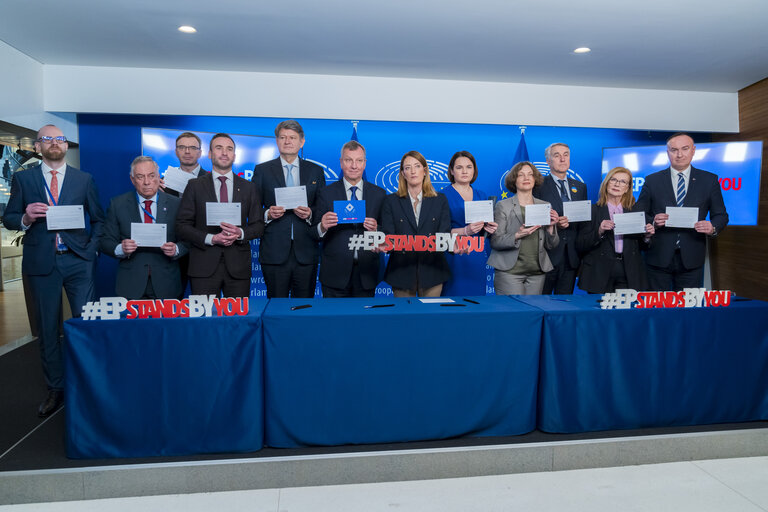 Fotografija 4: Signature Ceremony #EPstandsBYyou - Friends of Democratic Belarus