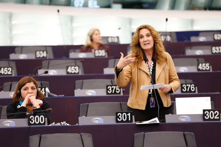 Fotografija 33: EP Plenary session - Presentation of the proposal on a new common approach on returns