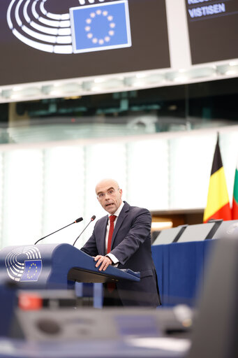 Fotografija 32: EP Plenary session - Presentation of the proposal on a new common approach on returns