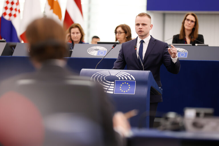 Foto 45: EP Plenary session - Presentation of the proposal on a new common approach on returns