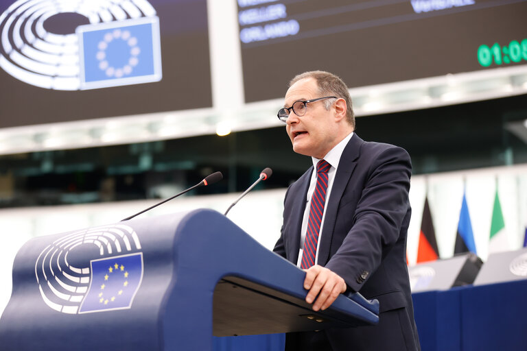 Fotografie 2: EP Plenary session - Presentation of the proposal on a new common approach on returns