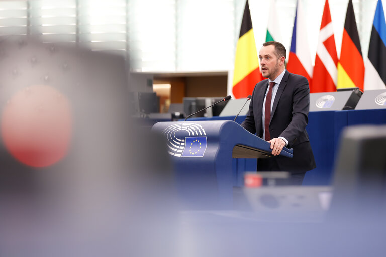 Fotografija 40: EP Plenary session - Presentation of the proposal on a new common approach on returns