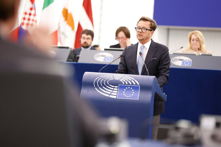 Foto 18: EP Plenary session - Presentation of the proposal on a new common approach on returns