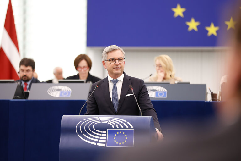 Fotografie 1: EP Plenary session - Presentation of the proposal on a new common approach on returns