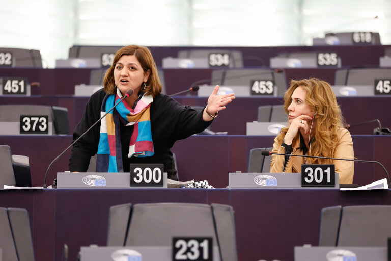 Foto 2: EP Plenary session - Presentation of the proposal on a new common approach on returns