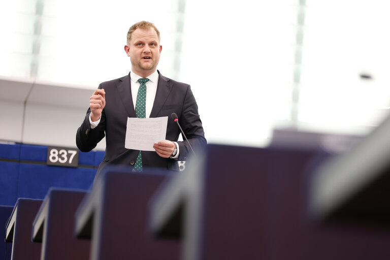 Fotografija 9: EP Plenary session - Presentation of the proposal on a new common approach on returns