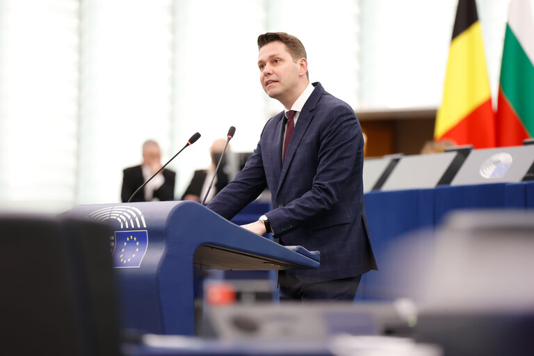 Fotografija 11: EP Plenary session - Presentation of the proposal on a new common approach on returns